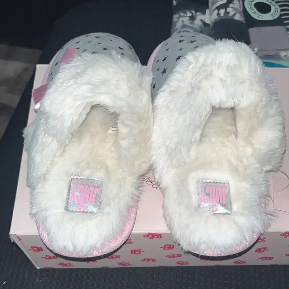 ON SALE ‼️ NWT Juicy By Juicy Couture Sonora Girls Slip-On Slippers